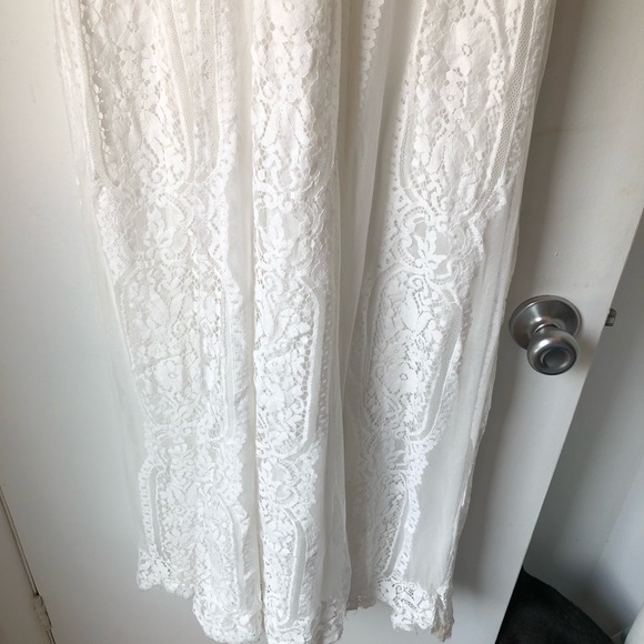 BDCOCO Deep V-Neck Floral Lace Maxi Dress - Picture 6 of 8